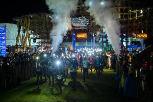 BIB: 060001, 292828
                            <button type="button" onclick="openModal(19206608)" class="btn btn-primary btn-sm float-right btn-popup" data-toggle="modal" data-target=".modal-high-quality">
                        <i class="fas fa-shopping-cart"></i> Add to Cart
                    </button>
                                            <button type="button" onclick="isThisMe(19206608, true)" class="btn btn-success btn-sm float-right btn-popup btn-isme hidden" data-toggle="tooltip" data-placement="bottom" title="นี่คือรูปของคุณใช่ไหม คลิกที่นี่เพื่อเอาเข้าอัลบั้ม">
                        <i class="fas fa-plus"></i> Add to album
                    </button>
                    <button type="button" onclick="isThisMe(19206608, false)" class="btn btn-warning btn-sm float-right btn-popup btn-isnotme hidden">
                        <i class="fas fa-ban"></i> Remove from album
                    </button>